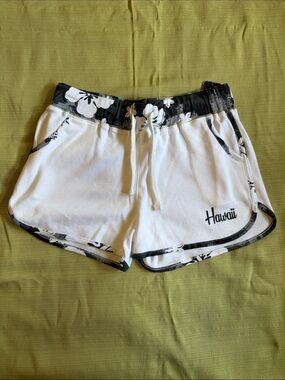 NWT Island Design Hawai’i Comfy Everyday shorts